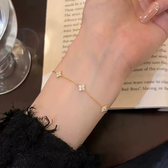 925 Sterling Silver Gold Four-Leaf Clover Bracelet – Lucky Charm - Picture 6 of 8